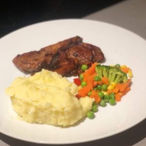 Lamb chops with mashed potatoes