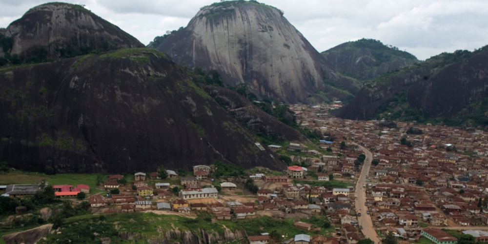 The Idanre Hills, located in the town of Idanre, are in which Nigerian state?